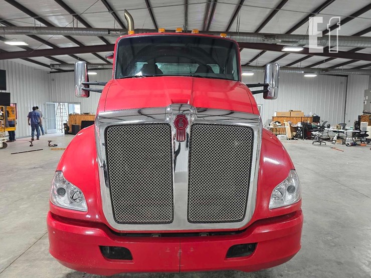 2015-kenworth-t680-image-7