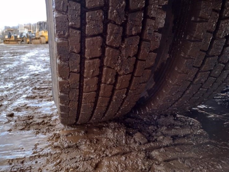 2008-peterbilt-365-image-26