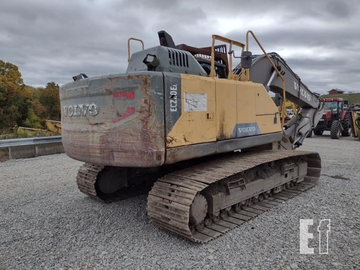 2015-volvo-ec220e-lr-image-59