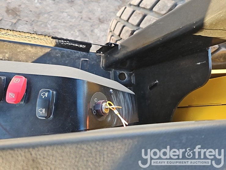 2024-caterpillar-cs10gc-image-24