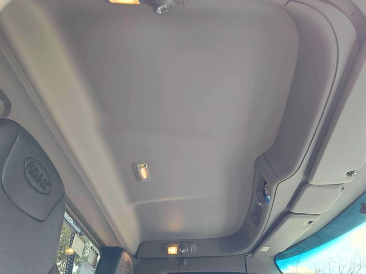 2022-peterbilt-567-t/a-wet-kit-day-cab-truck-tractor-image-27