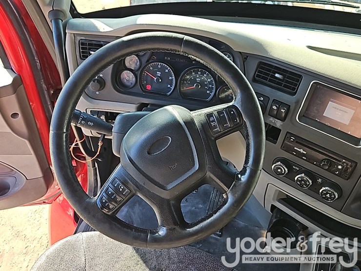 2018-peterbilt-579-image-40
