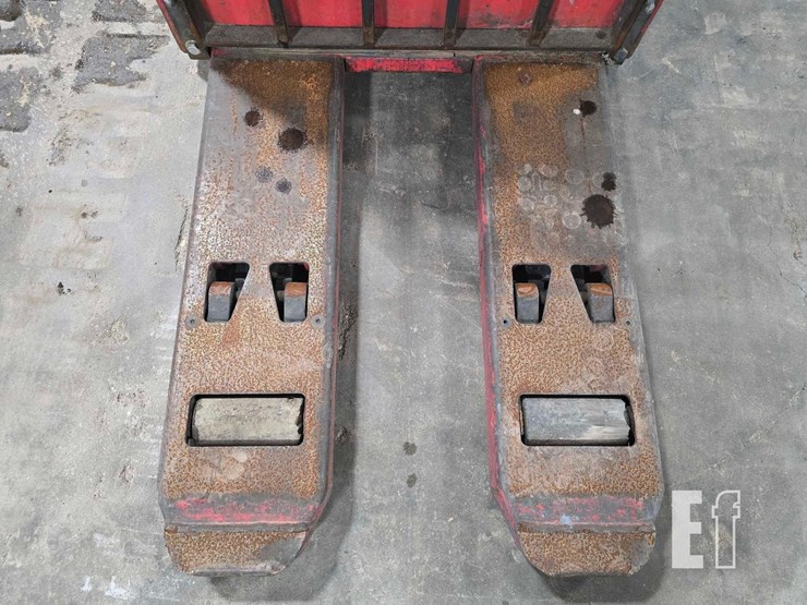 raymond-8400-image-11