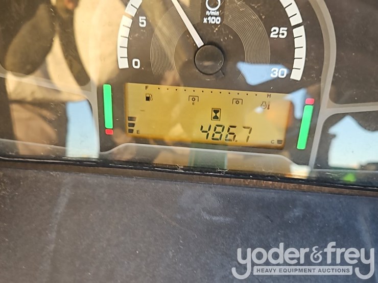 2024-john-deere-5075e-image-22