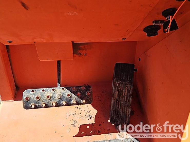 2016-sky-trak-8042-image-26