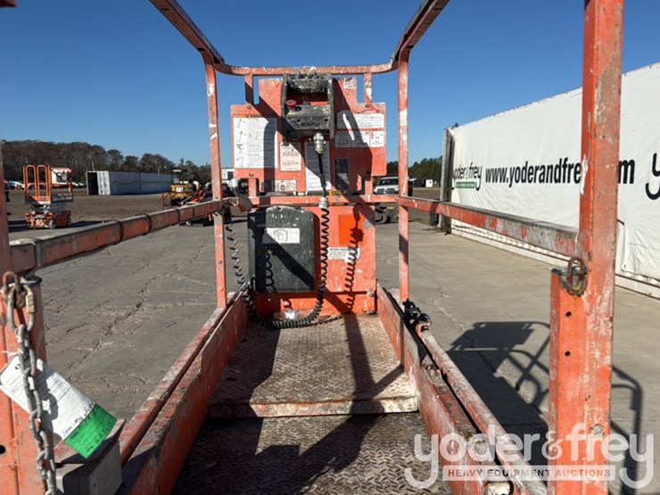 2016-jlg-1930es-image-11