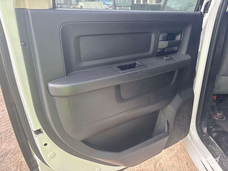 2016-ram-4500-crew-cab-landscape-dump-truck-image-19