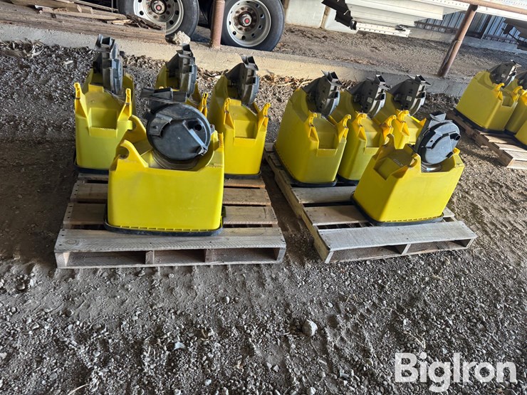 john-deere-max-emerge-planter-boxes-w/precision-planting-seed-units-image-10