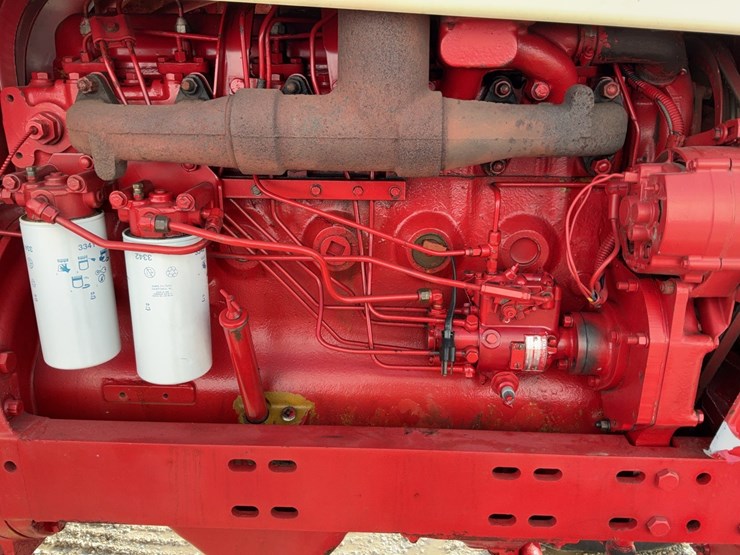 1970-ih-farmall-856-tractor-image-42