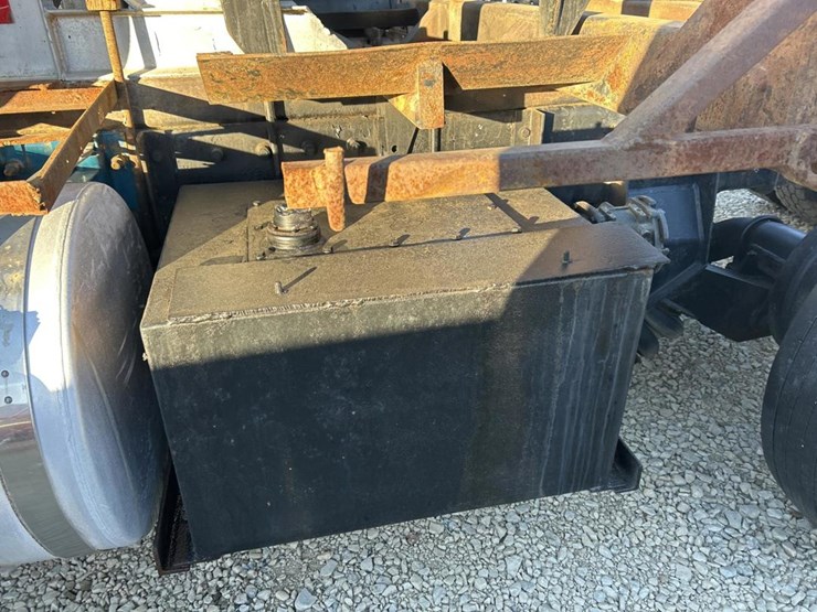 2001-mack-ch613-image-16