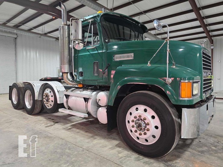 2000-mack-ch613-image-2