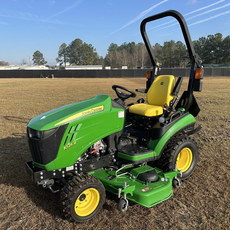 JOHN DEERE 1025R