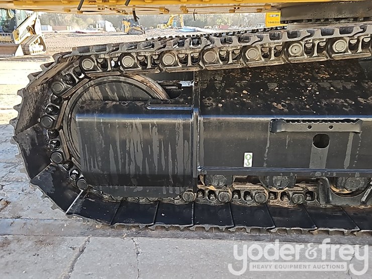 2023-caterpillar-340-image-8