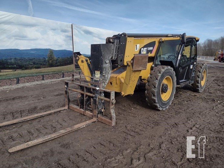 2019-caterpillar-tl1055d-image-29