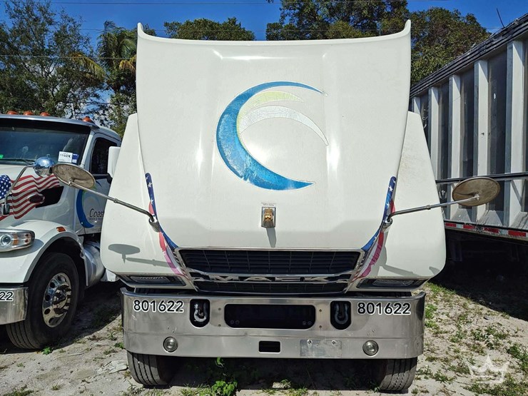 2022-mack-pinnacle-t/a-wet-kit-day-cab-truck-tractor-image-23