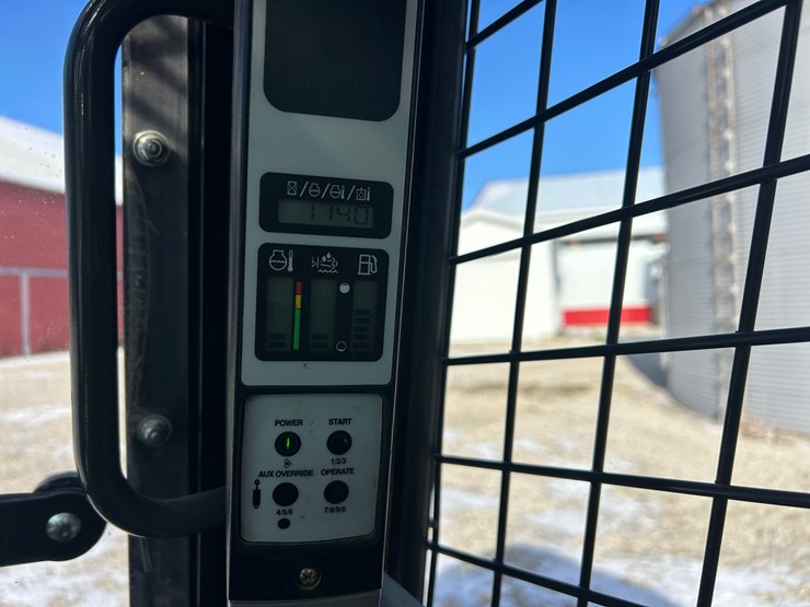 new-holland-c245-image-25