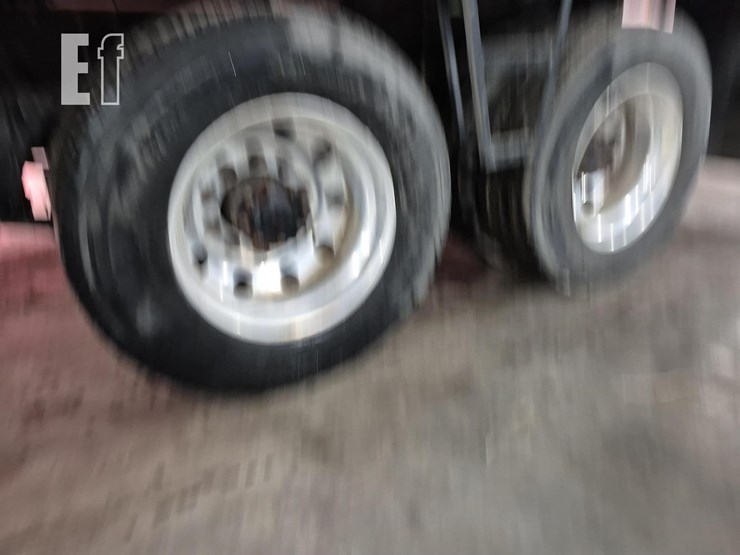 2014-freightliner-business-class-m2-106-image-24