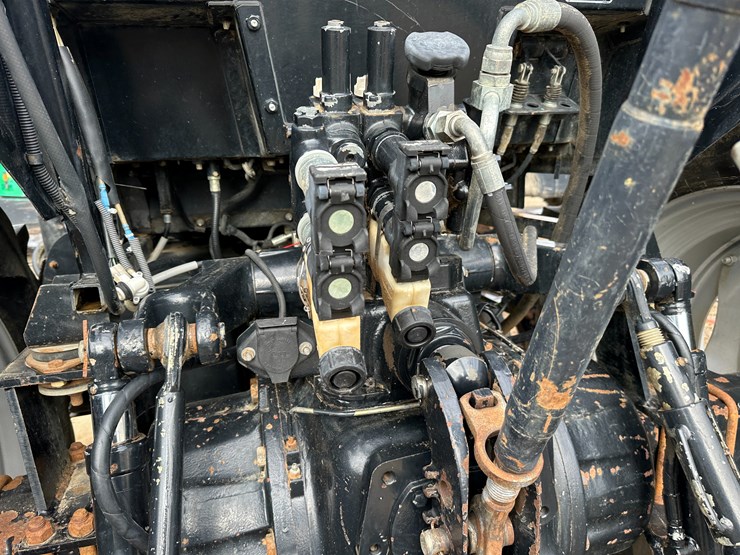 #38413-•-case-125a-mfwd-tractor-image-16