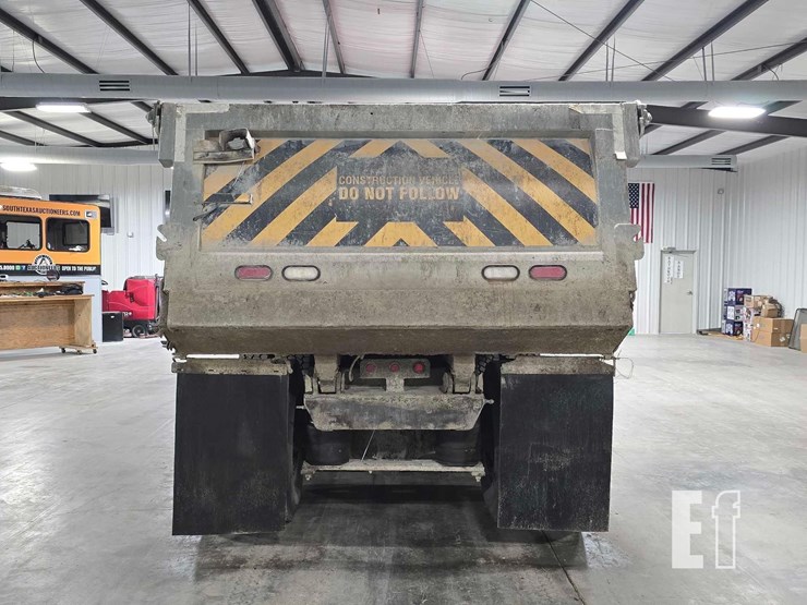 2013-caterpillar-ct660s-image-8