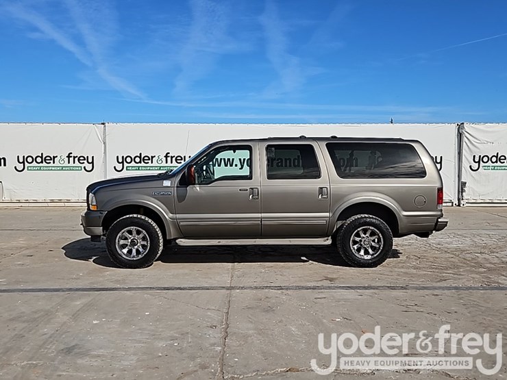 2004-ford-excursion-limited-image-3