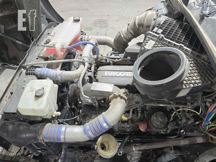 2017-kenworth-t880-image-31