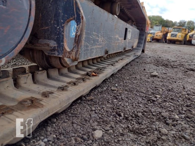 2022-deere-26g-image-30