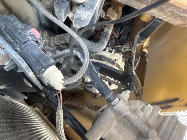 2017-deere-320e-image-34