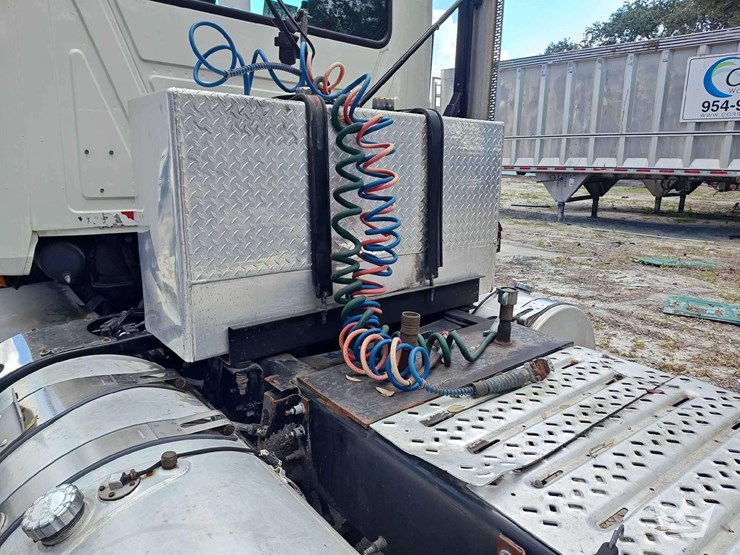 2020-mack-anthem-t/a-wet-kit-day-cab-truck-tractor-image-34