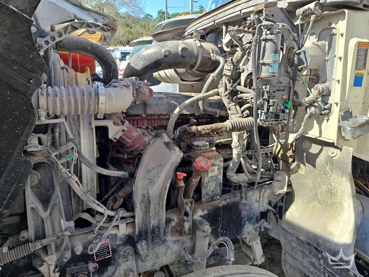 2022-mack-pinnacle-t/a-wet-kit-day-cab-truck-tractor-image-11