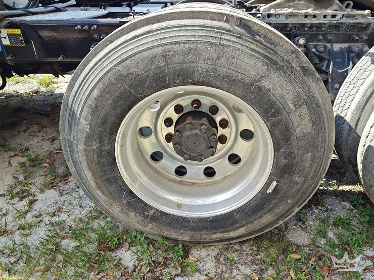 2022-mack-pinnacle-t/a-wet-kit-day-cab-truck-tractor-image-46