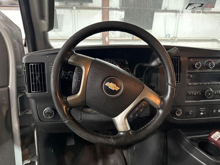 2018-chevrolet-express-2500-image-14