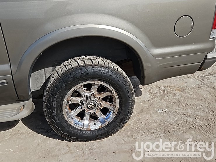 2004-ford-excursion-limited-image-13