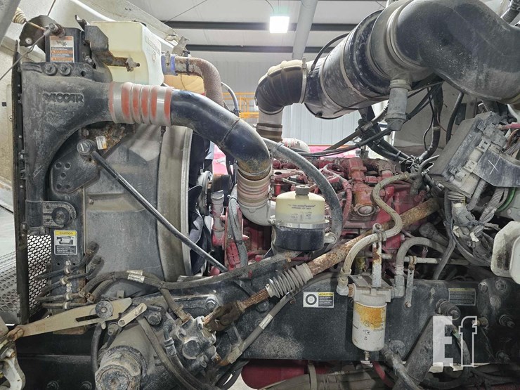 2012-peterbilt-365-image-18