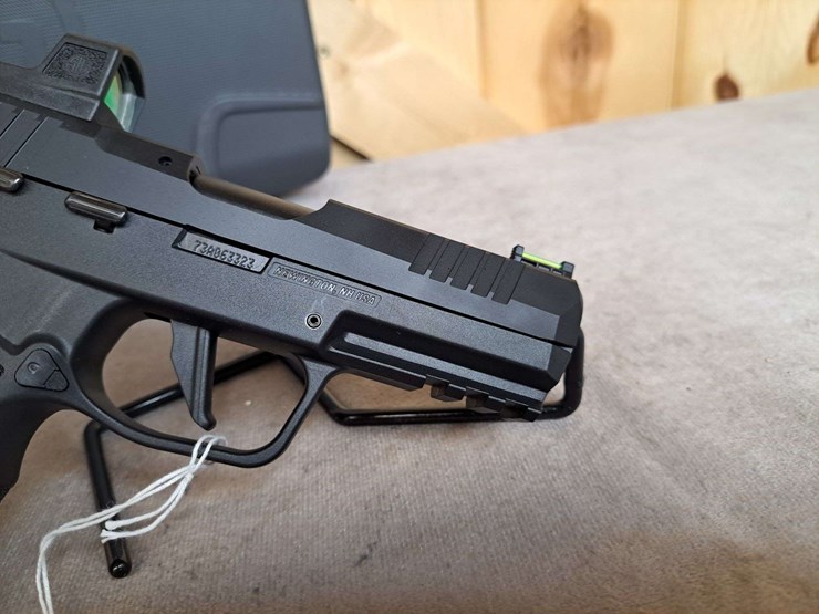 sig-sauer-p322-.22-lr-semiauto-pistol-image-13