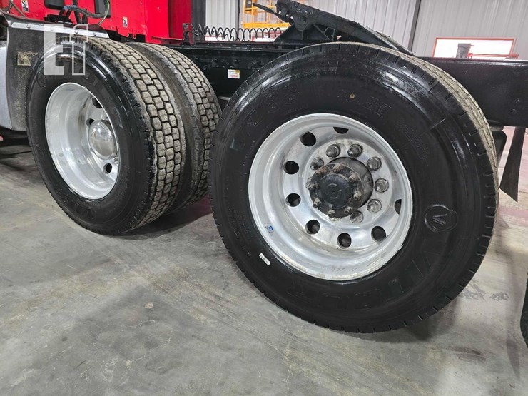 2020-kenworth-t680-image-23