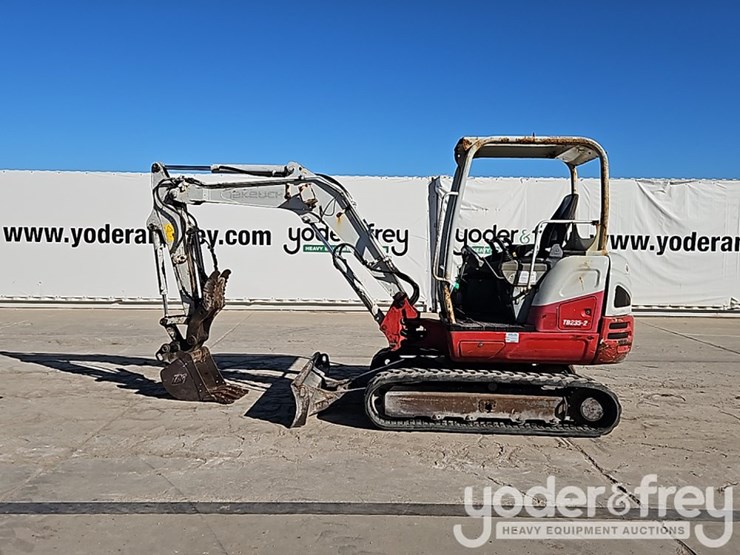 2019-takeuchi-tb235-image-3