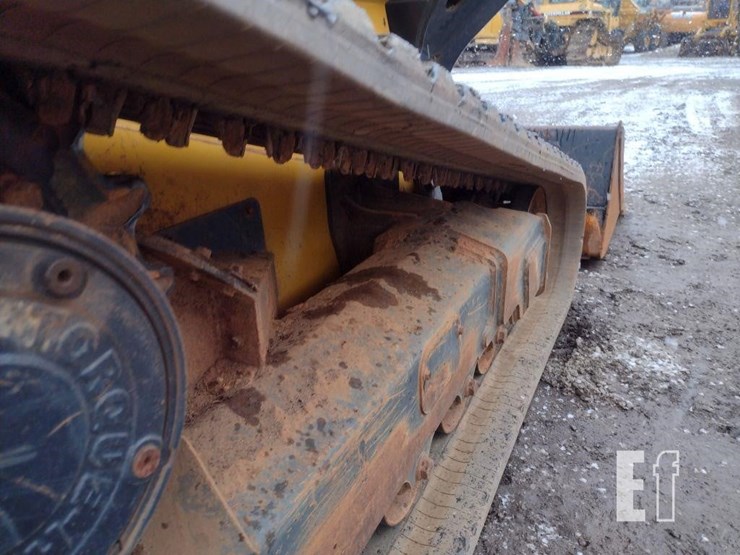 2021-deere-331g-image-30