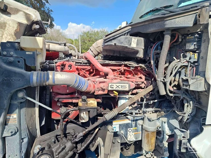 2022-peterbilt-567-t/a-wet-kit-day-cab-truck-tractor-image-11