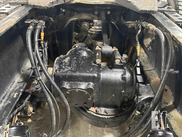 2009-mack-granite-gu713-image-32