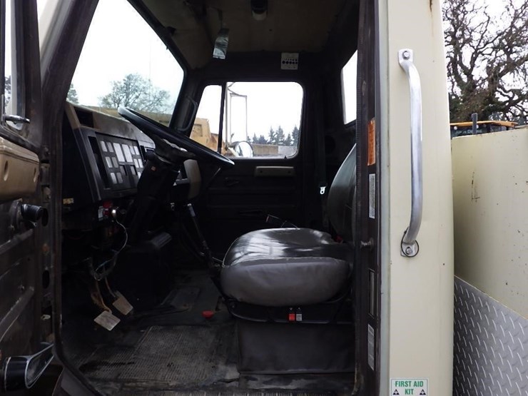 1991-international-4700-image-25