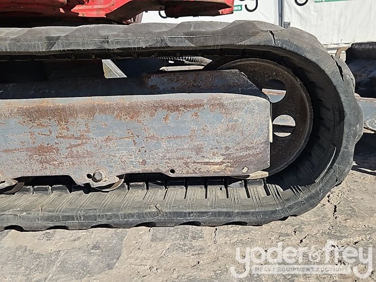 2019-takeuchi-tb235-image-12