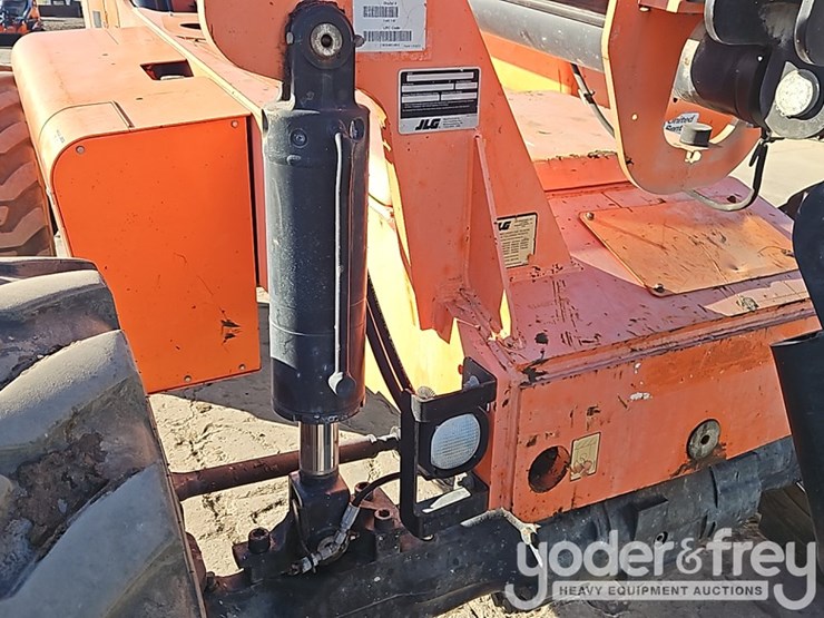 2016-sky-trak-8042-image-12