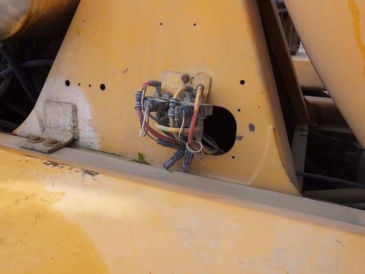 2001-peterbilt-357-image-13