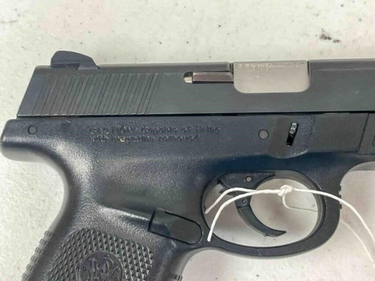 smith-&-wesson-pistol-image-3