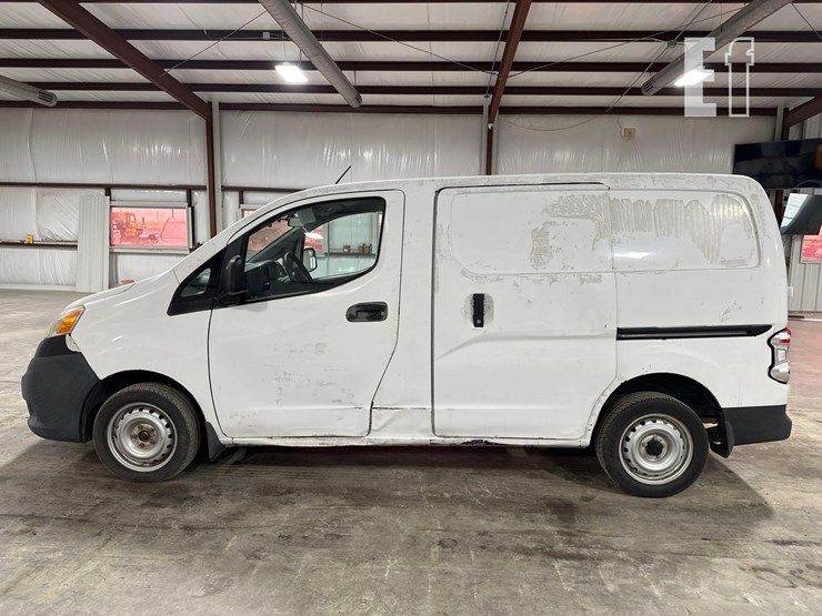 2016-nissan-nv200-image-5