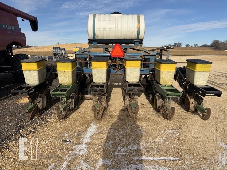 kinze-6-row-planter-5896-image-4