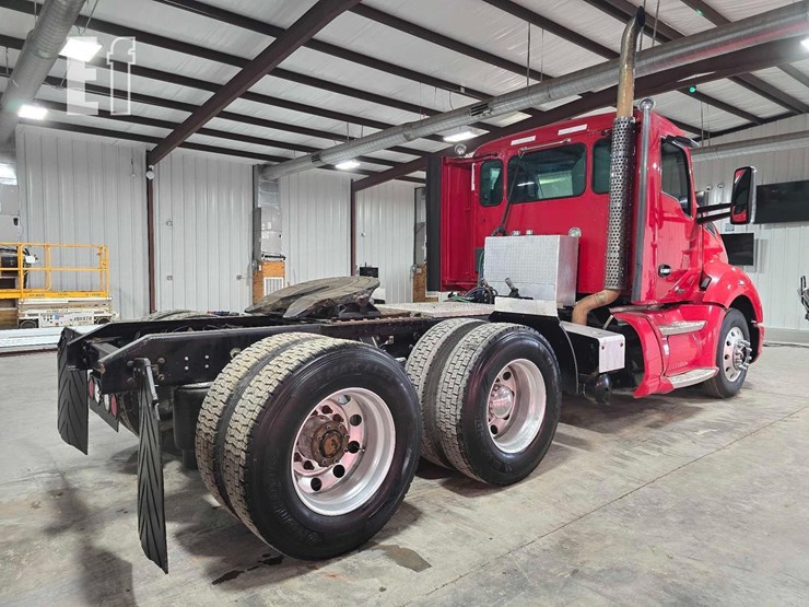 2015-kenworth-t680-image-4