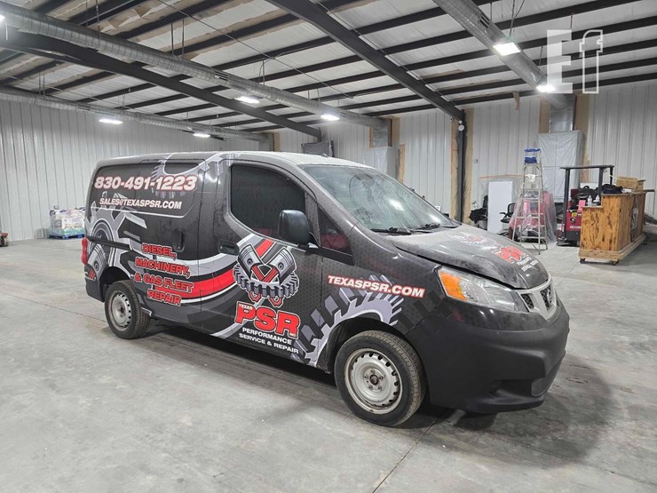 2014-nissan-nv200-image-2