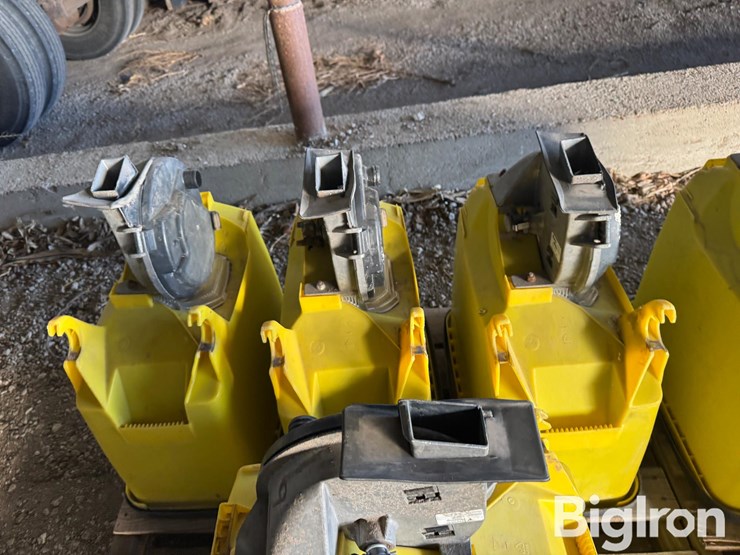 john-deere-max-emerge-planter-boxes-w/precision-planting-seed-units-image-10