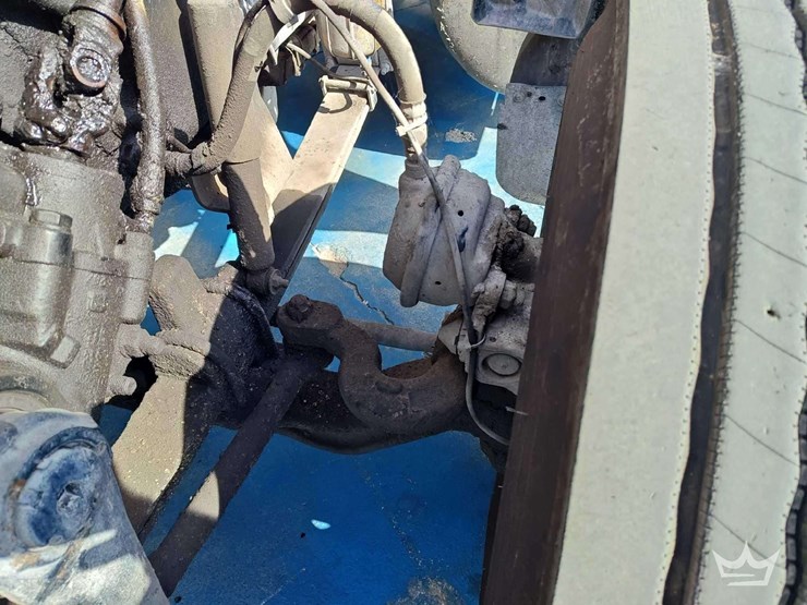 2022-peterbilt-567-t/a-wet-kit-day-cab-truck-tractor-image-38